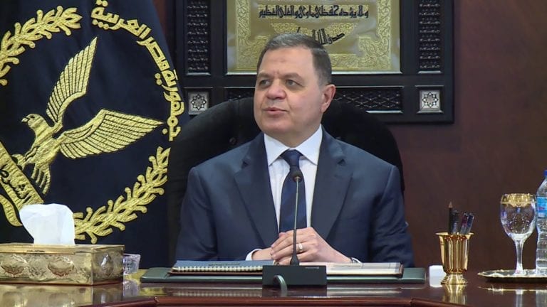 وزارة الداخلية تسقط الجنسية عن مصريين