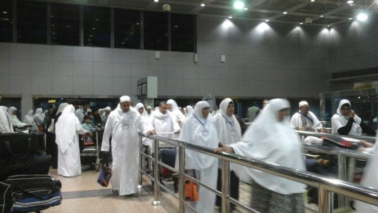 كيف يتأثر موسم العمرة بتأشيرات "مهرجان السعودية"؟