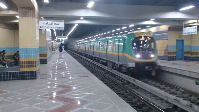 انتحار شاب تحت عجلات مترو الأنفاق بالخط الثالث