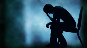 أمانة الصحة النفسية تخصص خطا ساخنا لمواجهة الانتحار