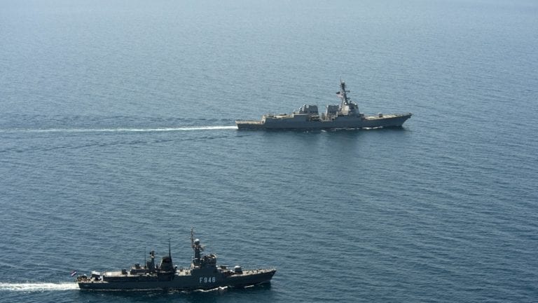القوات البحرية تنفذ أنشطة قتالية في البحر المتوسط (فيديو)