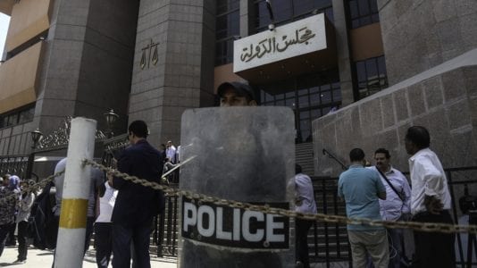 معاقبة 10 مسئولين في مصلحة الكيمياء