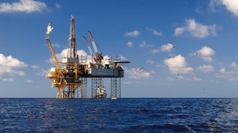 وزارة البترول تعلن عن اتفاقيات للتنقيب