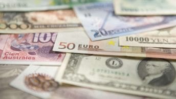 انخفاض أسعار العملات والذهب اليوم