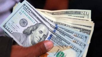 انخفاض أسعار العملات والذهب