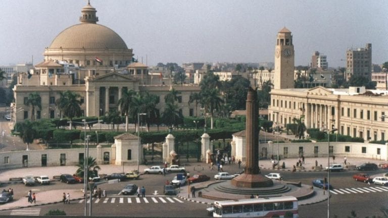 حادثة تصادم أمام جامعة القاهرة