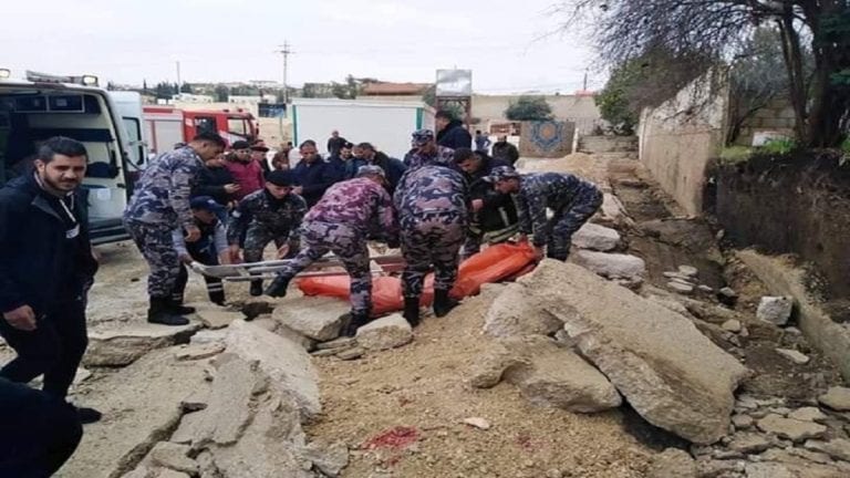 مصرع 3 عمال مصريين في الأردن إثر انهيار سور مدرسة