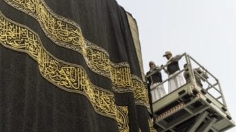 الآثار: السعودية تهدي متحف العاصمة الإدارية قطعة من كسوة الكعبة