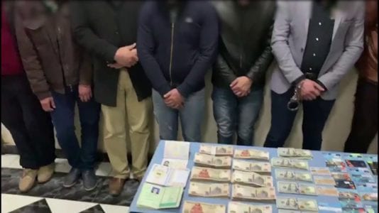 بتهمة الاتجار في النقد الأجنبي.. "الرقابة الإدارية" تضبط 15 شخصا