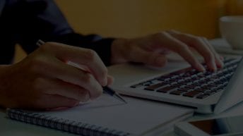 حكم قضائي بعزل أستاذ جامعي في الدقهلية