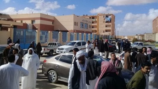 عمرو أديب يطالب الجيش بحماية الحجر الصحي